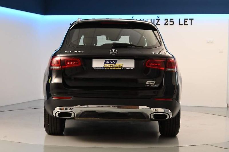 Mercedes-Benz GLC (2021) 2.0 300 E 4MATIC 9G-TRONIC LED - fotka 6 z 47
