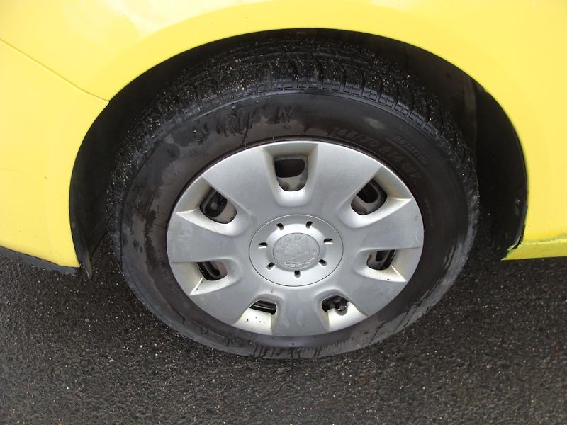 Škoda Fabia (2009) 1.2 HTp, 51 kW, klima - fotka 19 z 19