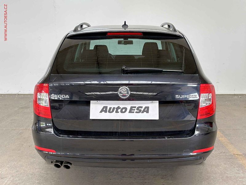 Škoda Superb (2014) 2.0 TDi, DSG, xenon - fotka 5 z 17