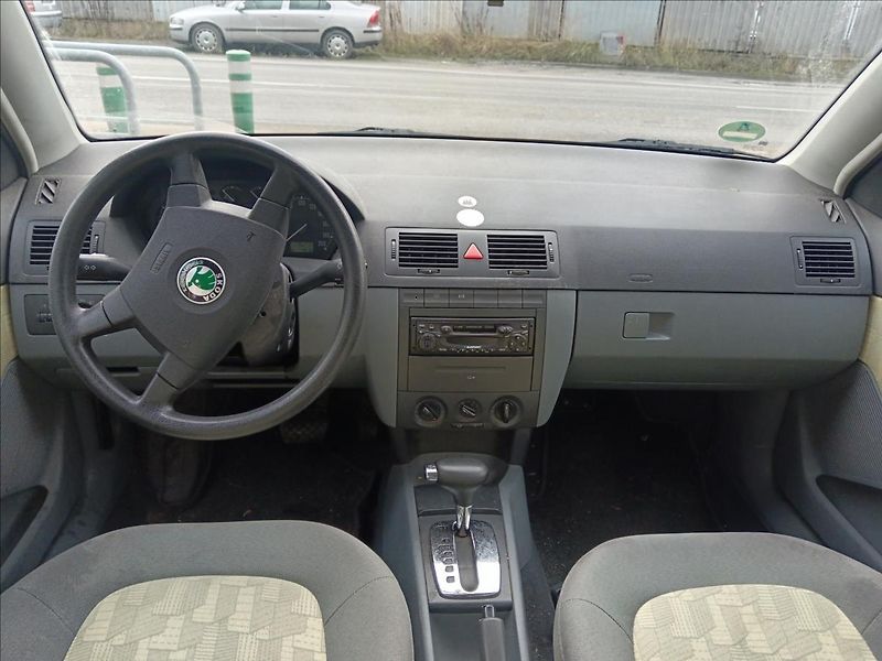Škoda Fabia 1,4 i automat  comfort - fotka 16 z 17