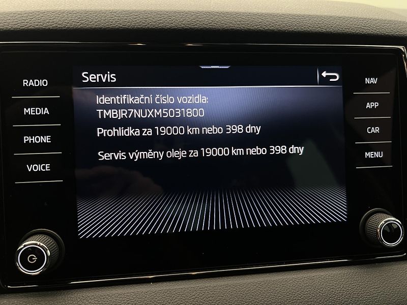 Škoda Karoq 1.5 TSI DRIVE AUT CZ - fotka 27 z 40