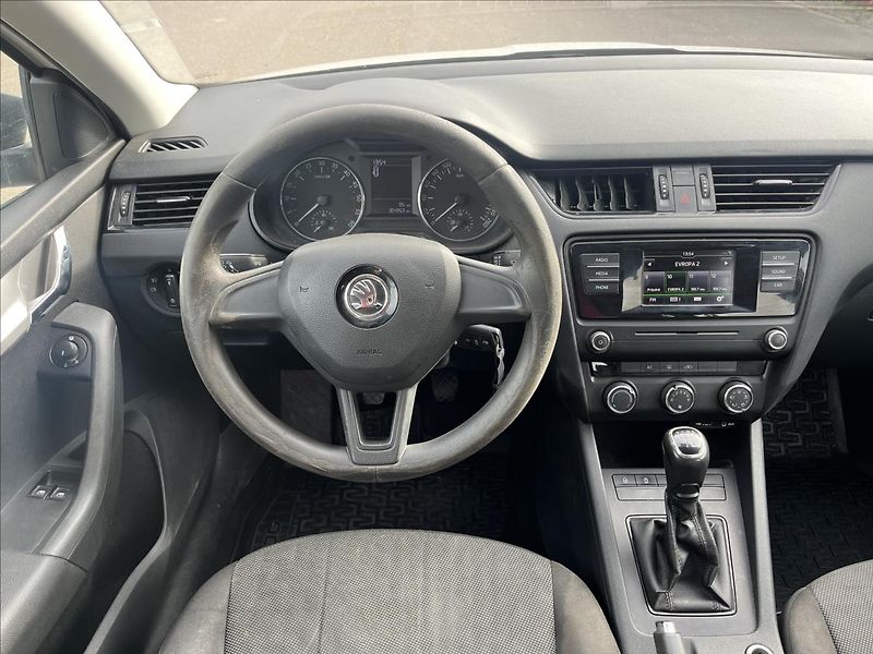 Škoda Octavia 1,6 TDi KLIMA ROZVODY TAŽNÉ - fotka 14 z 30
