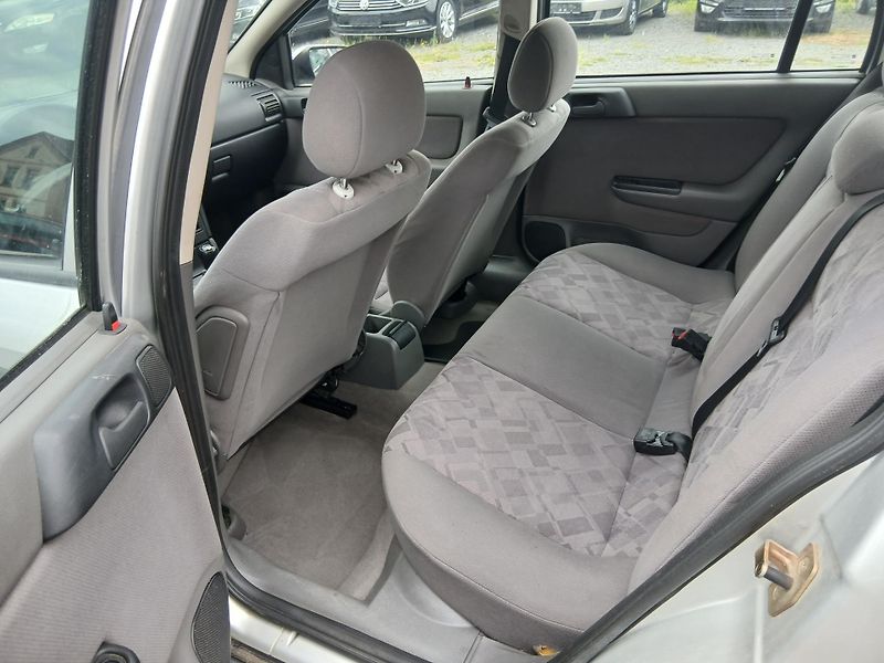 Opel Astra 1.2i - fotka 19 z 23