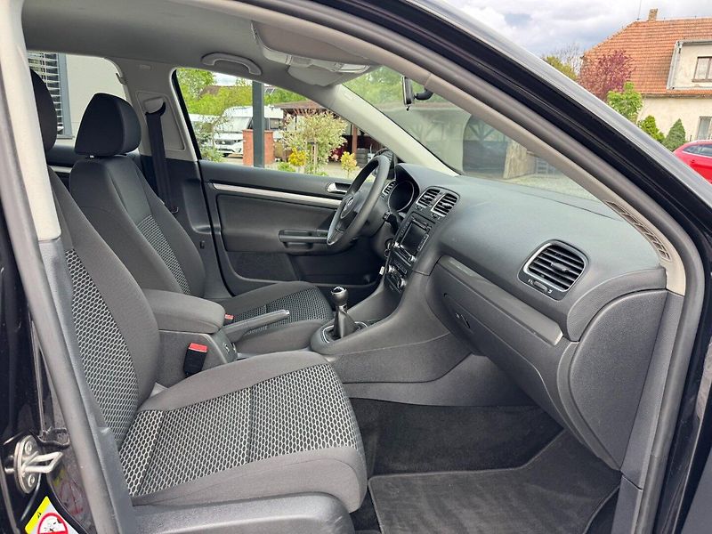 Volkswagen Golf (2010) Variant Comfortline 1.6 TDI - fotka 26 z 32