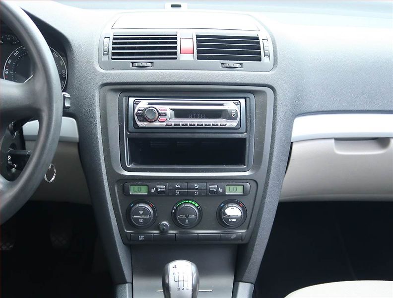 Škoda Octavia (2006) 1.9 TDI 4x4, 4X4, nová STK - fotka 12 z 15