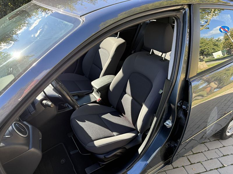 Mazda 3 1.6 Sport Active - fotka 19 z 28
