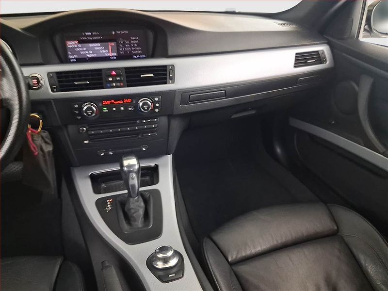 BMW Řada 3 (2008) M Paket 320 d, Automat - fotka 8 z 16