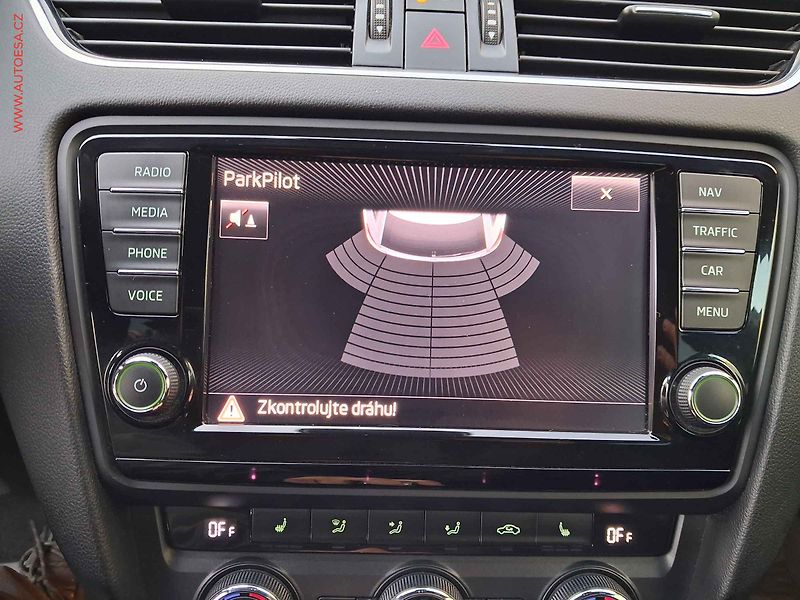 Škoda Octavia (2013) 2.0TSi, RS, DSG, bixen, navi - fotka 18 z 18