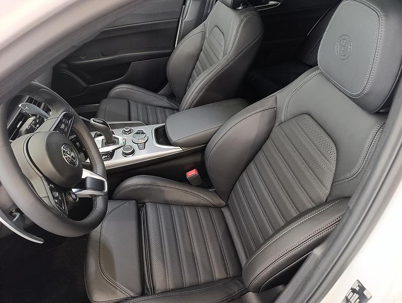 Alfa Romeo Giulia (2026) Veloce 2,2 JTDm 210k Q4 - fotka 12 z 20