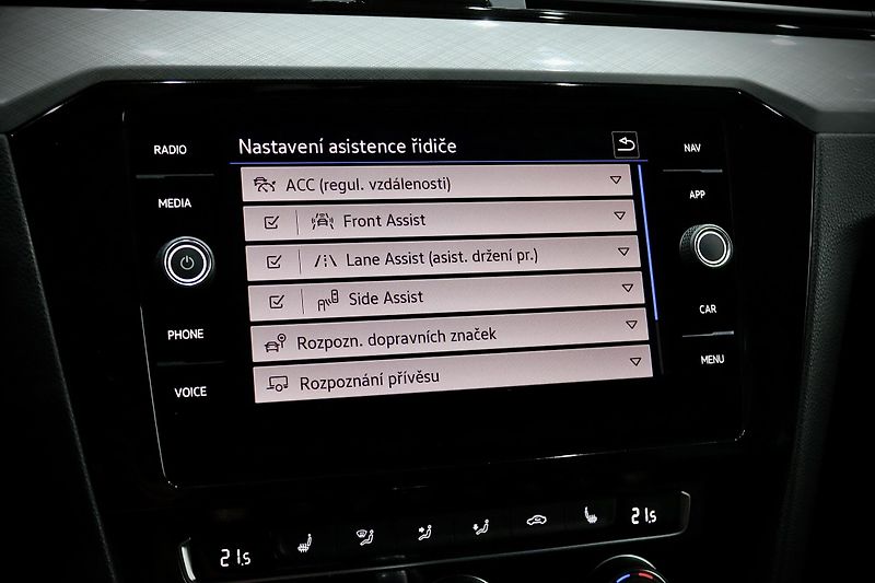 Volkswagen Passat B8 FL Var. 2.0 TSI 140 kW DSG - fotka 33 z 46