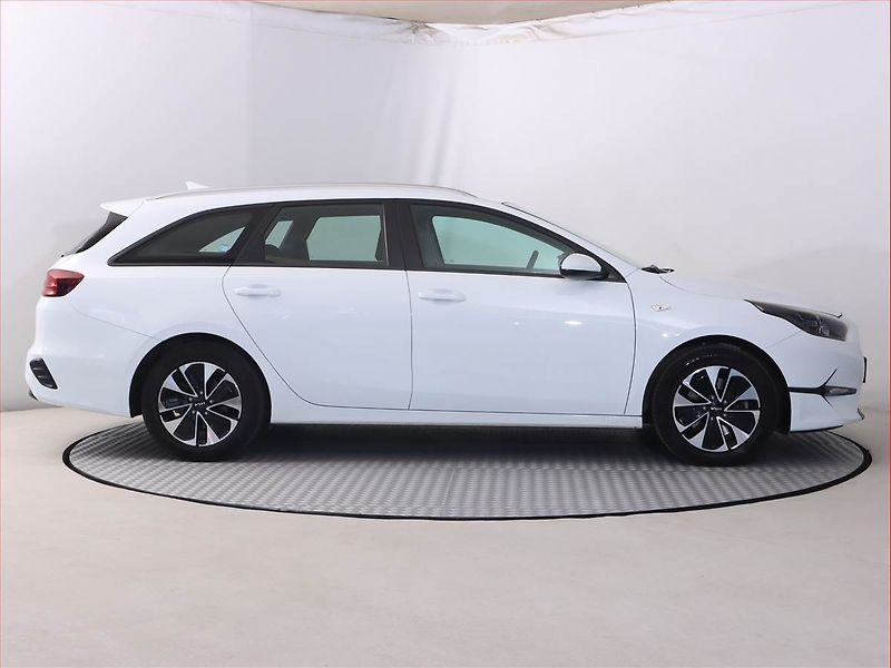 Kia Ceed (2024) Spin 1.5 T-GDI - fotka 6 z 23