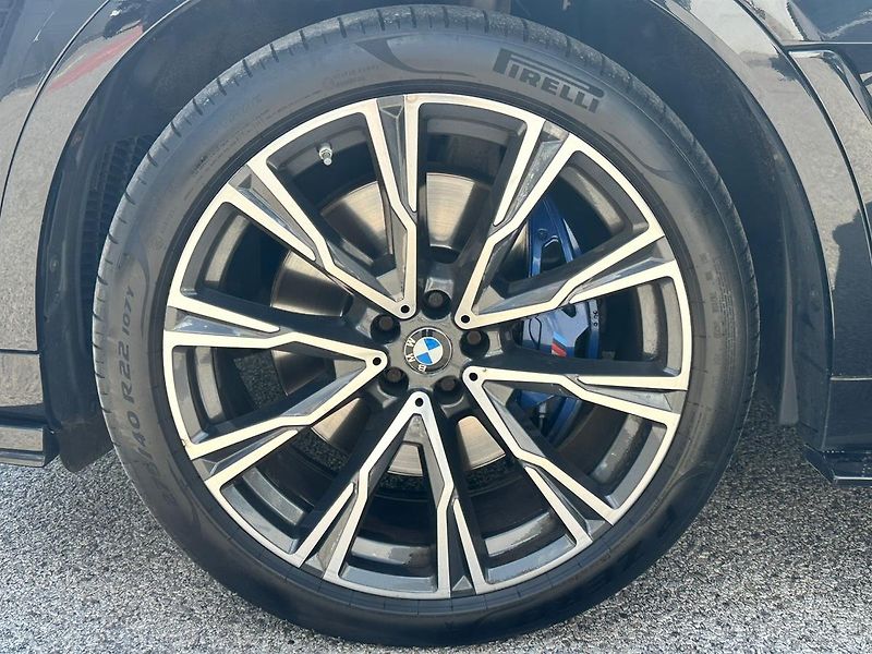 BMW X7 M50i - fotka 4 z 23