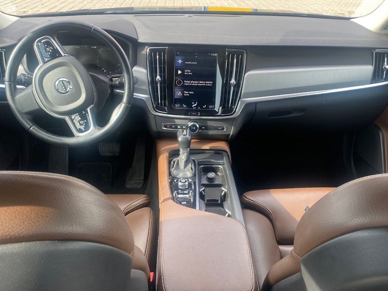 Volvo S90 (2018) 2,0 D4 Inscription-aut.(140kW) - fotka 12 z 27