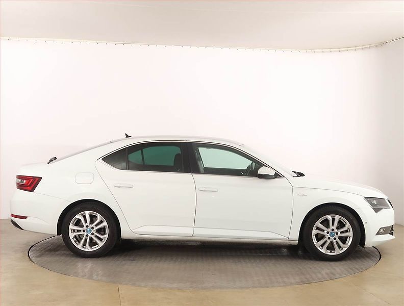 Škoda Superb (2016) Laurin&Klement 2.0 TDI 4x4 - fotka 6 z 19