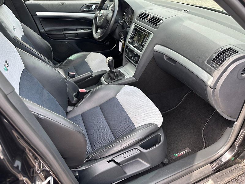 Škoda Octavia (2010) RS 2,0TFSI 147KW - fotka 15 z 32