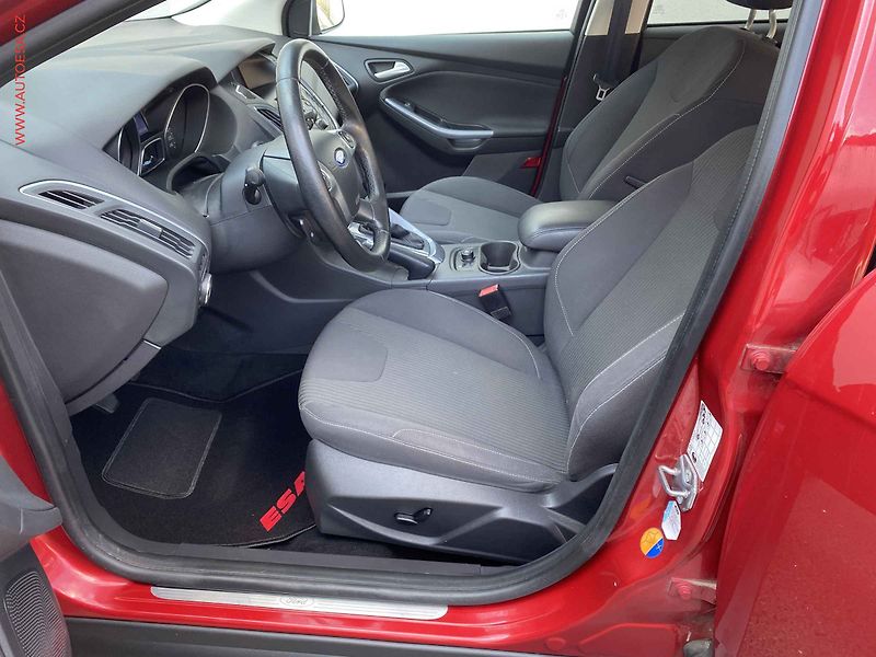 Ford Focus (2014) 2.0 TDCi, Titanium, navi - fotka 9 z 21