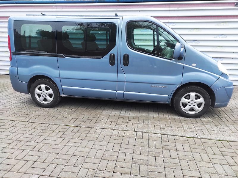 Renault Trafic 2,5dCi 107kW Passenger 7 míst - fotka 5 z 20