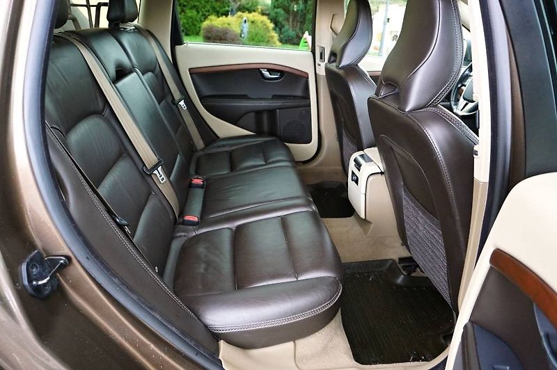 Volvo XC70 (2011) SUMMUM 2,4 D5 158 kW - fotka 19 z 47