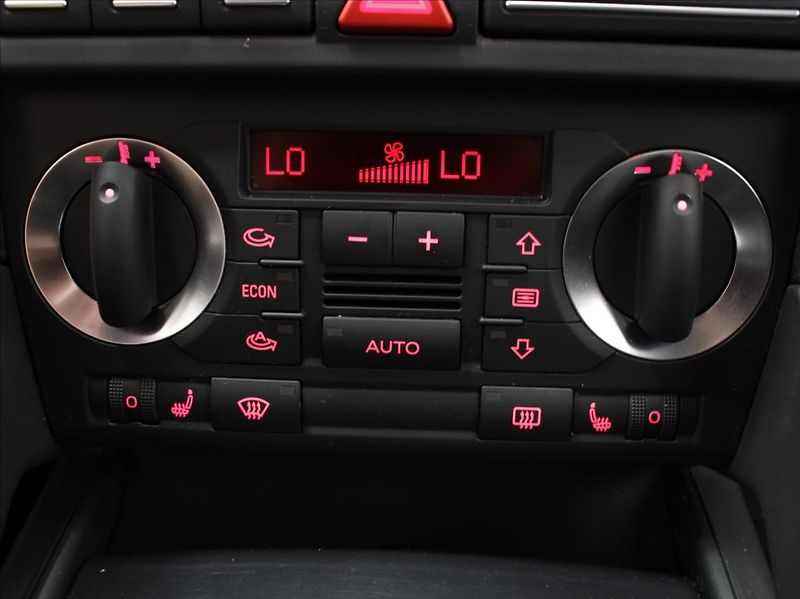Audi A3 2,0 TDi 103kW Nové STK 2xkola - fotka 16 z 18