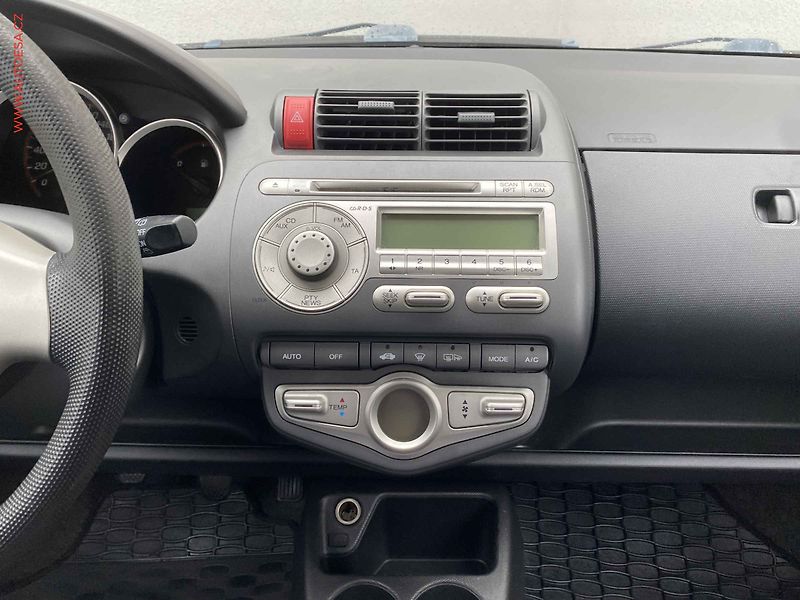 Honda Jazz (2007) 1.3i, ČR, Klima - fotka 12 z 16