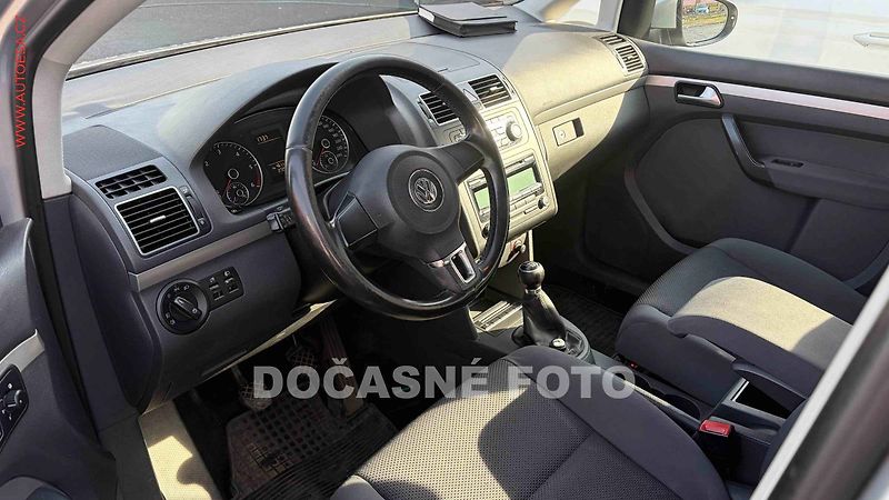 Volkswagen Touran (2011) 1.6TDi, ČR - fotka 3 z 3