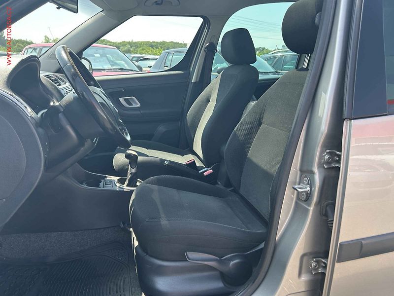 Škoda Roomster (2009) 1.4 MPi, AC, panor. - fotka 9 z 15
