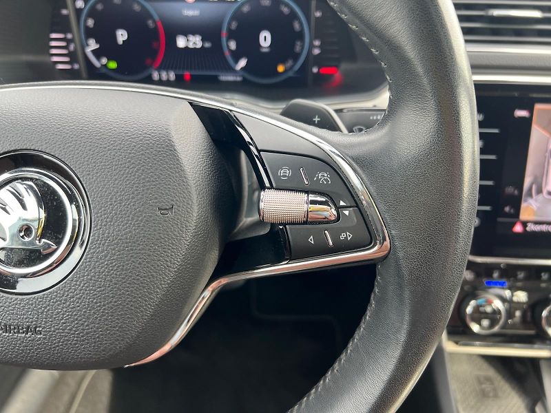 Škoda Superb (2023) L&K 140kW WEBASTO PANO TAŽNÝ - fotka 33 z 38