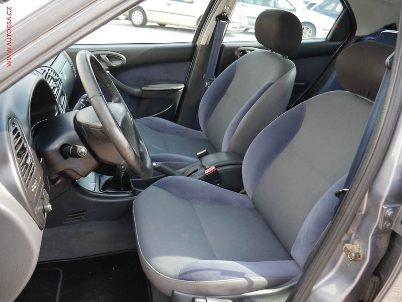 Citroën Xsara (2004) 1.4 i, AC - fotka 9 z 15
