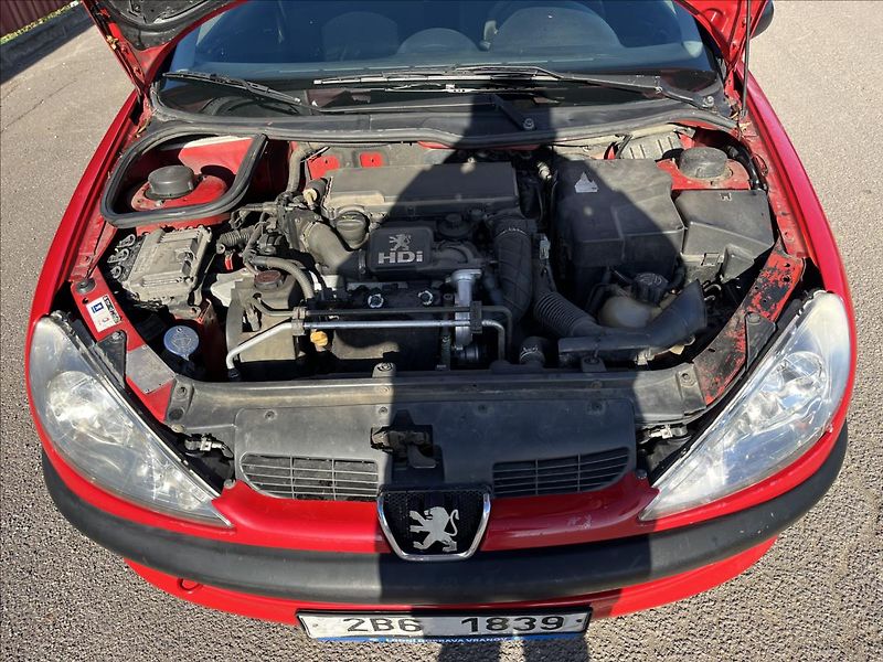 Peugeot 206 1,4 HDi SERVIS VSTŘIKY ROZVODY - fotka 21 z 27