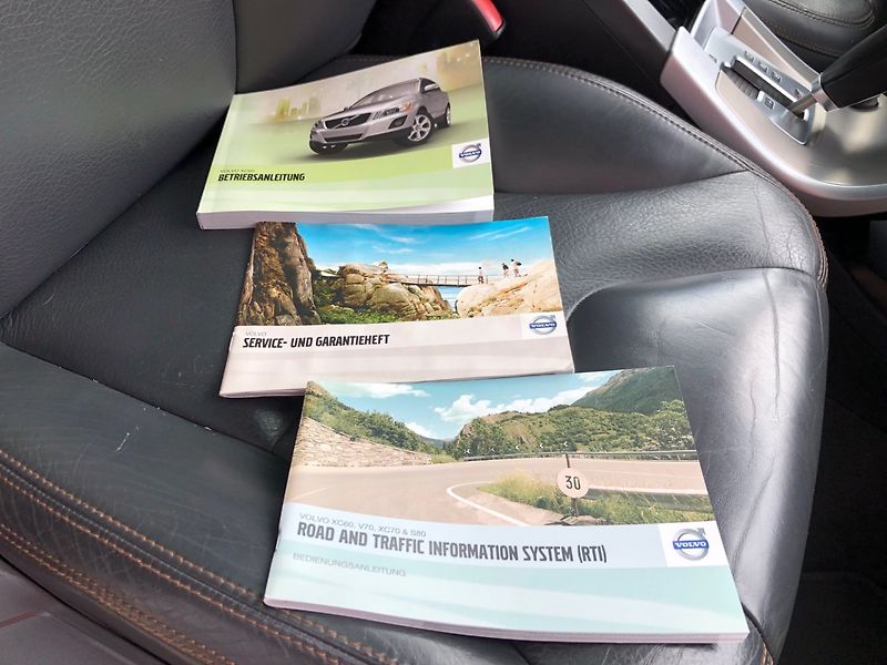 Volvo XC60 (2010) 2.4 D5 AWD - fotka 29 z 33
