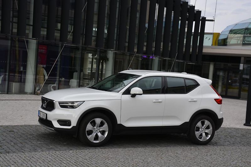 Volvo XC40 (2020) 2,0 D3 DRIVE-E Momentum PRO Aw - fotka 12 z 45