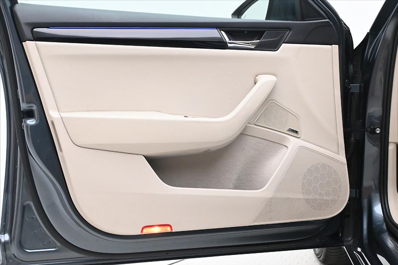 Škoda Superb 2,0 TDI 140 kW DSG L&K Záruka - fotka 25 z 32