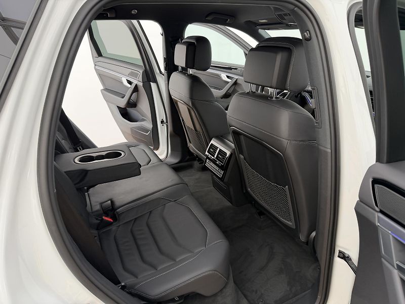 Volkswagen Touareg 3.0Tdi*1-MAJ*DPH*R-LINE*HUD* - fotka 17 z 49