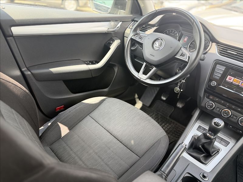 Škoda Octavia 2,0 STYLE EL.KUFR, VYHŘ.ČELNÍ - fotka 24 z 34