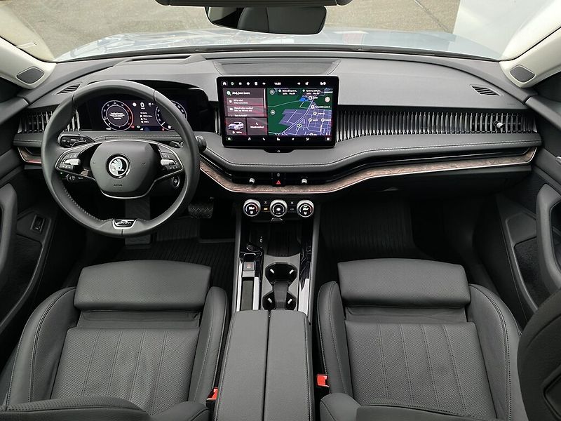 Škoda Superb Combi 2,0 TDI L&K 4x4 DSG - fotka 10 z 30