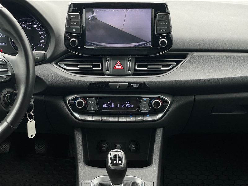 Hyundai i30 1,0 T-GDI Combi Smart PDC - fotka 11 z 22