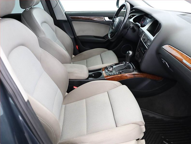 Audi A4 Allroad (2010) 2.0 TFSI, 4X4, Automat, Navi - fotka 7 z 17