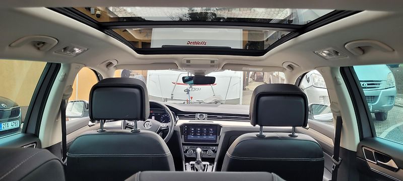 Volkswagen Passat (2017) Variant 2,0TDi 176kW DSG 4×4 - fotka 43 z 60