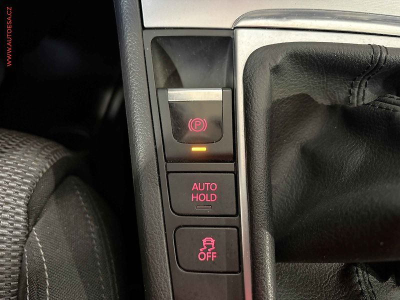 Volkswagen CC (2012) 2.0 TDi, Sport, TZ, bixen - fotka 17 z 17