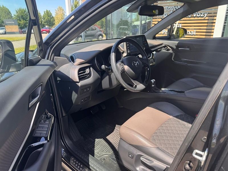 Toyota C-HR 2.0 Executive - fotka 9 z 13