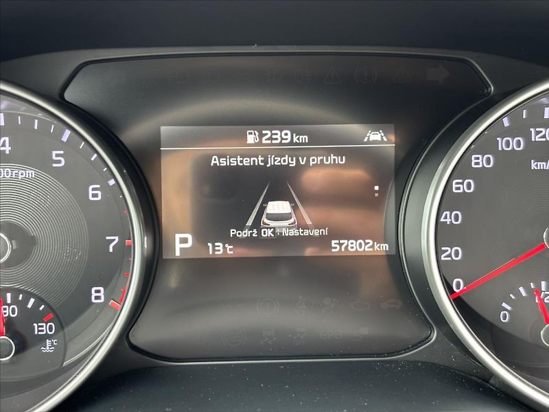 Kia XCeed 1,5 AT Black Edition ZÁRUKA - fotka 46 z 47