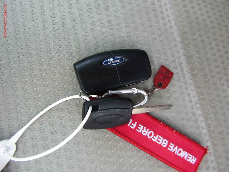 Ford Focus (2007) 1.6i, AC, výhřev sed - fotka 20 z 20