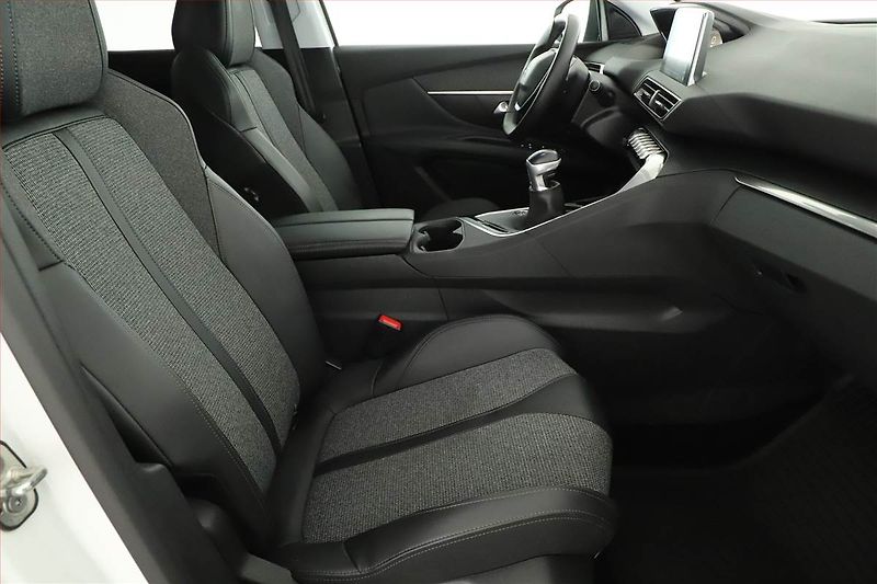 Peugeot 3008 (2020) 1.2 PureTech, ČR,1.maj - fotka 7 z 21