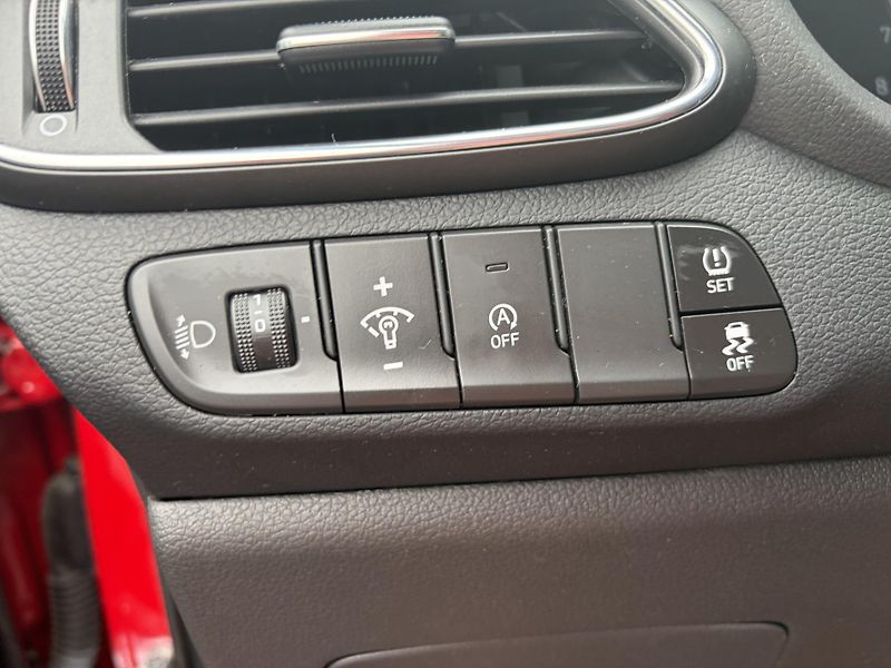 Hyundai i30 (2023) 1.0 T-Gdi Start Plus 88 KW ČR  - fotka 11 z 20