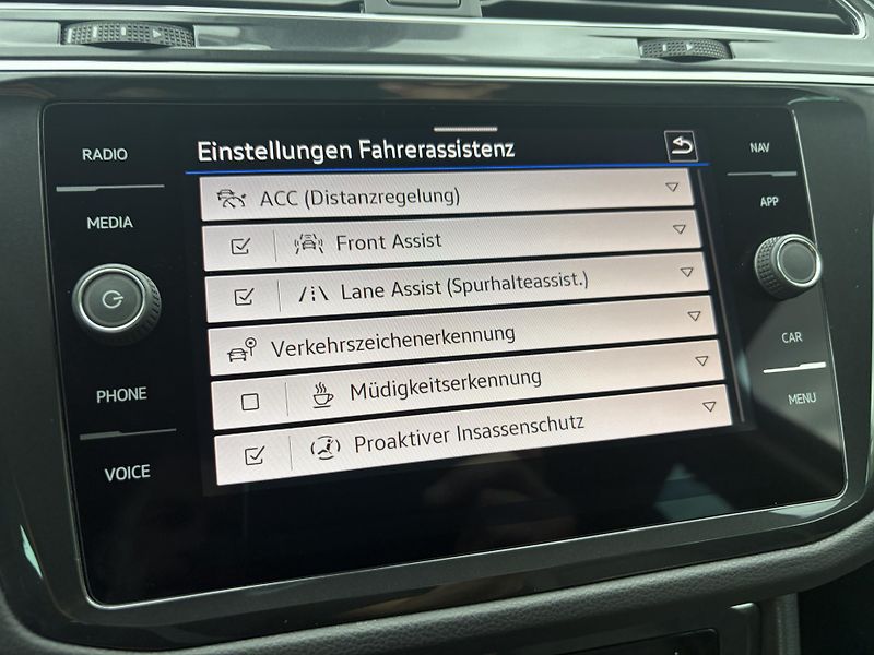 Volkswagen Tiguan (2023) 2.0TDI DSG 147KW 4X4 ACC*LANE - fotka 18 z 25