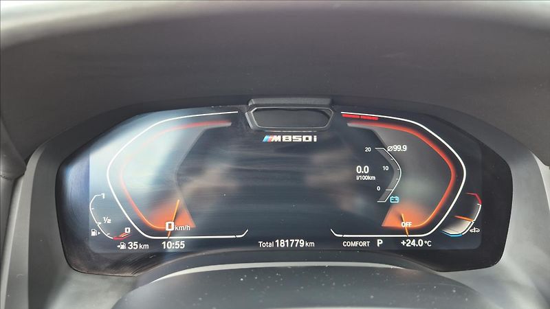 BMW Řada 8 4,4 V8 390 Kw M850i xDrive DPH - fotka 13 z 28