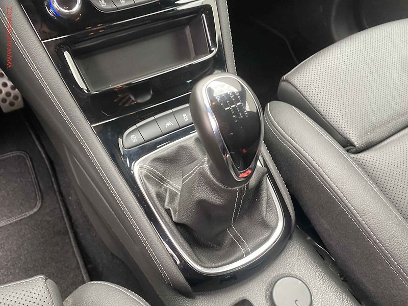 Opel Astra (2019) 1.5 CDTi, Dynamic, LED - fotka 17 z 19