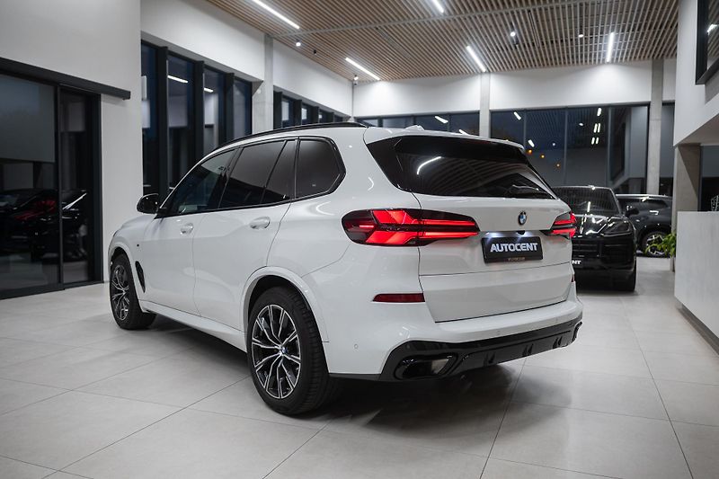 BMW X5 (2025) M30xD NEZÁVISLÉ MASÁŽE VZDUCH  - fotka 8 z 54