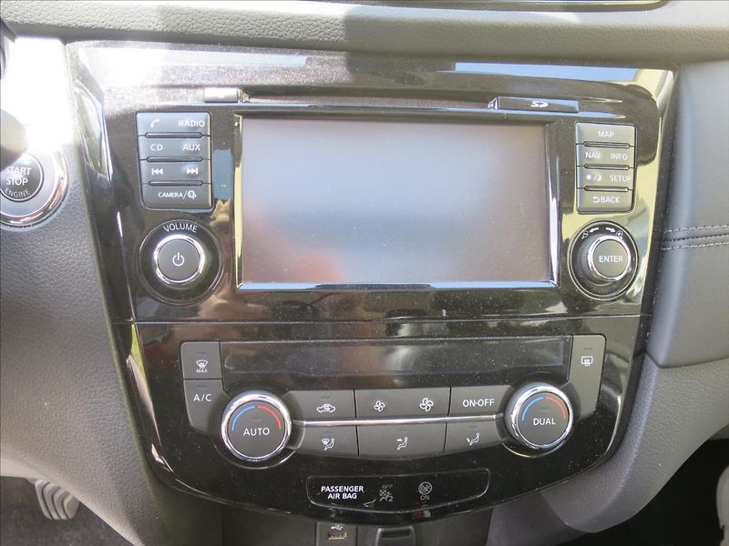 Nissan X-Trail 2,0  dCi Panorama 360°  7 míst - fotka 12 z 29