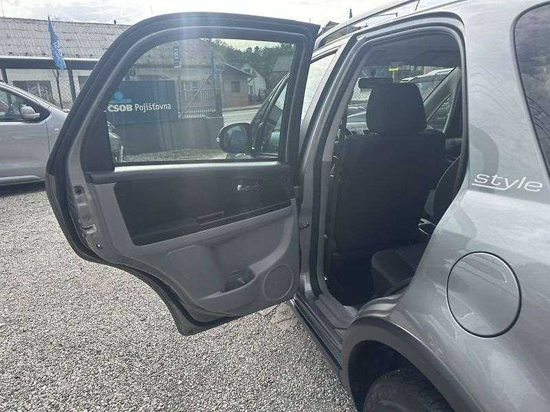 Suzuki SX4 Style 1.6i 88kW  serviska - fotka 18 z 24